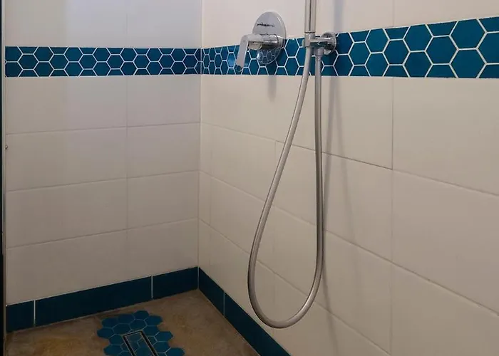 לינה וארוחת בוקר Numero20 4*